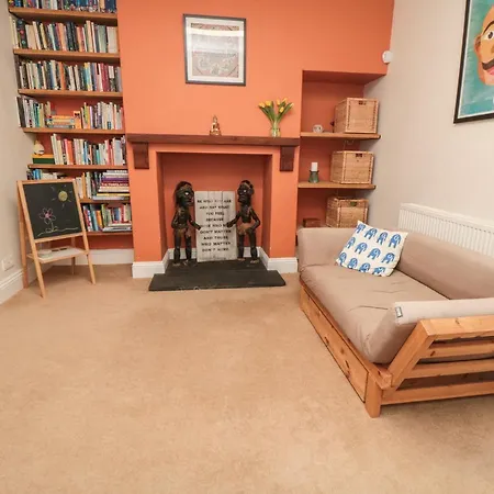 14 Scholes Park Avenue * Scarborough