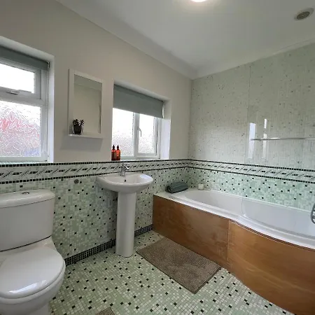 14 Scholes Park Avenue *